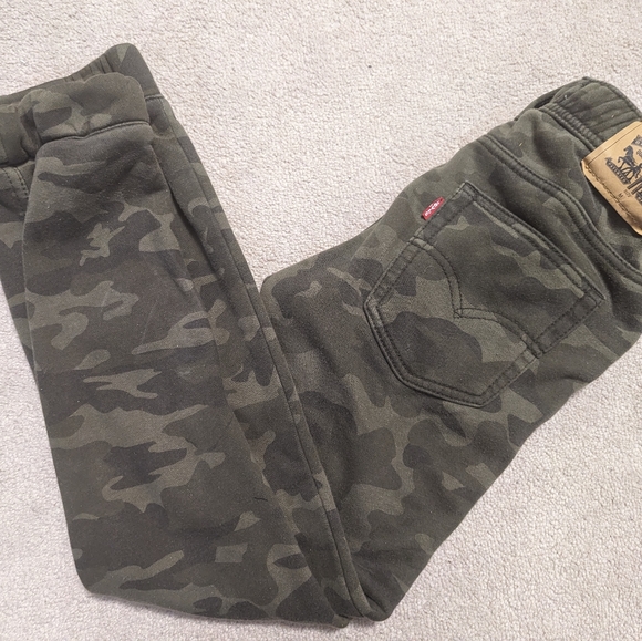 Levi's Red Tab Camo Knit Joggers Size Medium - Picture 1 of 1